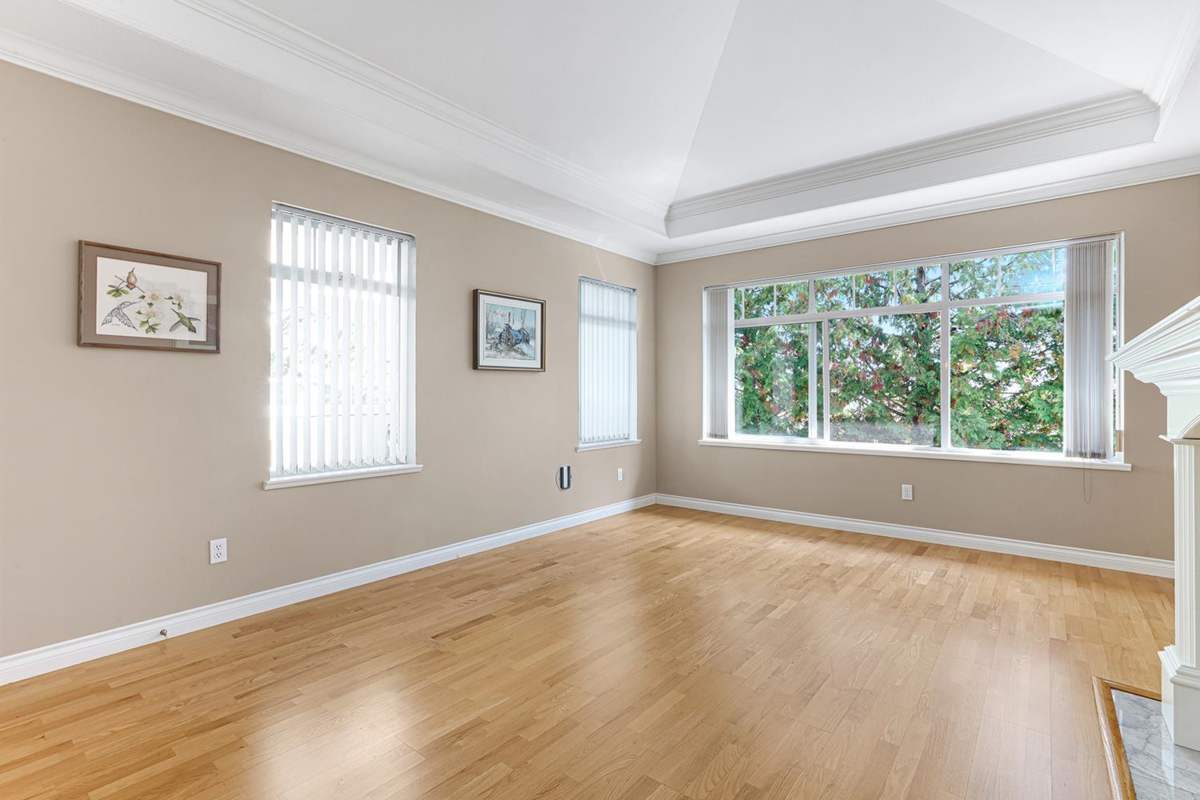 Kitchen Photo of 303 1280 55 Street, Delta, BC