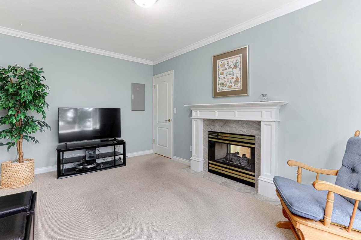 Outdoor Deck Photo of 303 1280 55 Street, Delta, BC