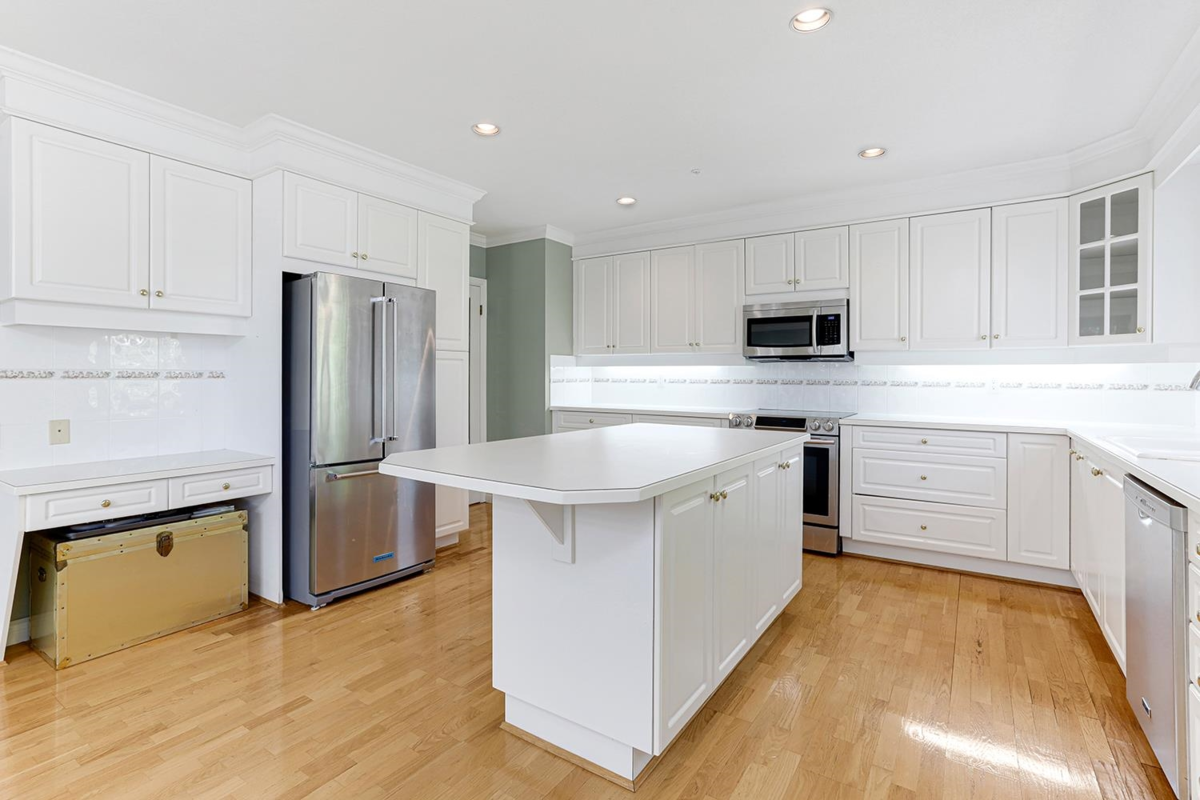 Primary Bathroom Photo of 303 1280 55 Street, Delta, BC