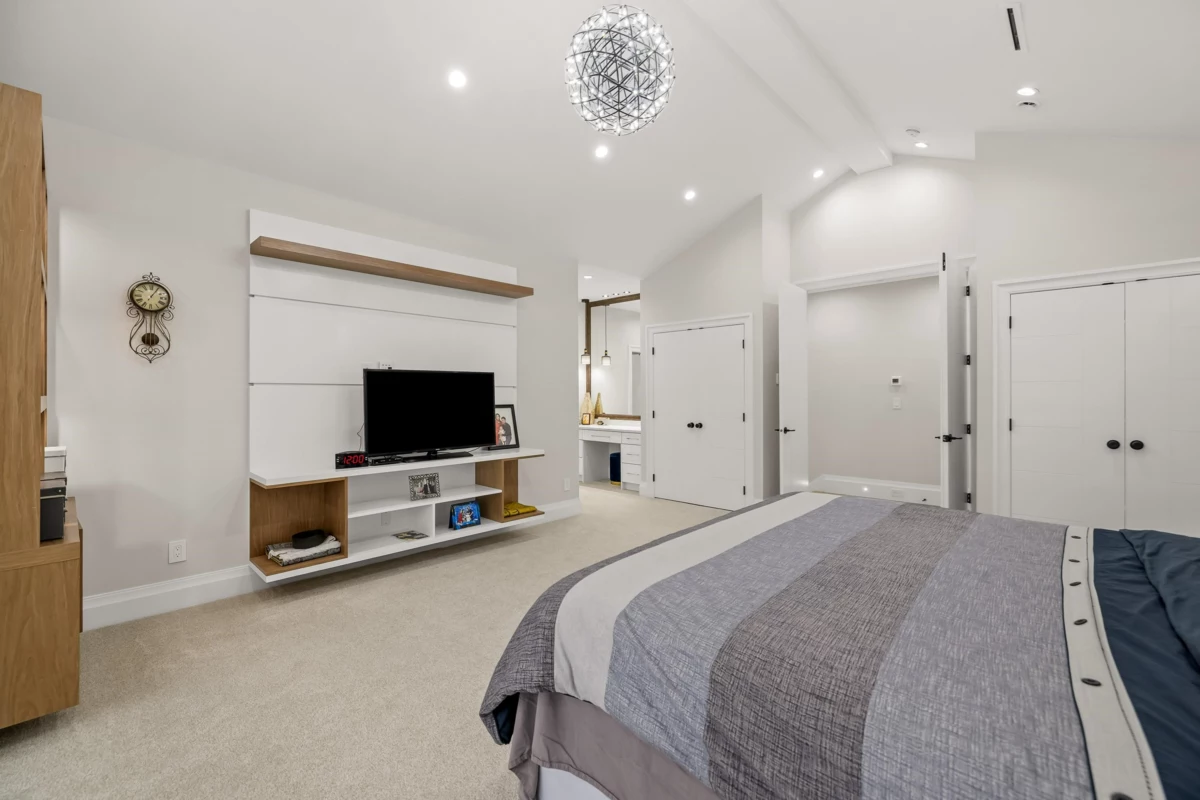 Basement Recreation Room Photo of 15689 106a Avenue, Surrey, BC