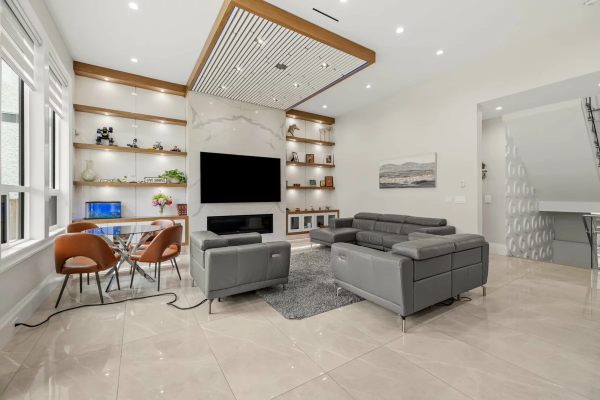 Breakfast Nook Photo of 15689 106a Avenue, Surrey, BC