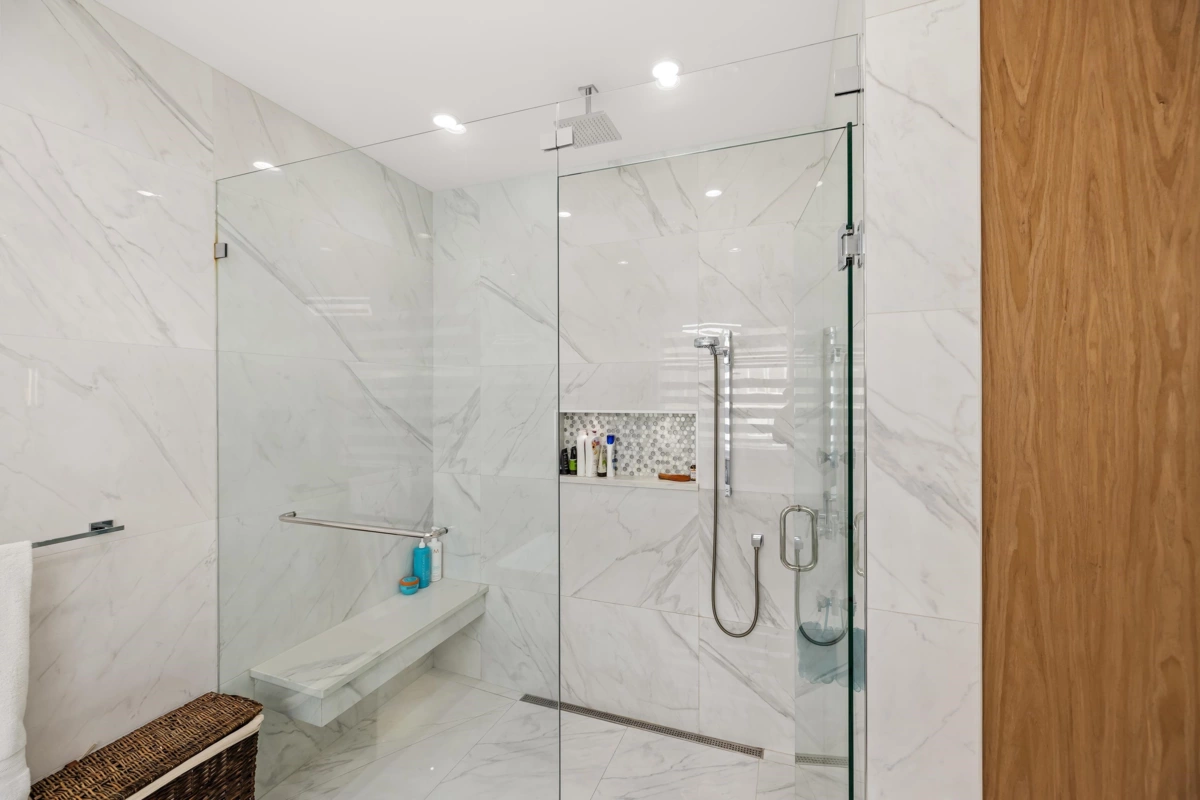 Entry Foyer Photo of 15689 106a Avenue, Surrey, BC