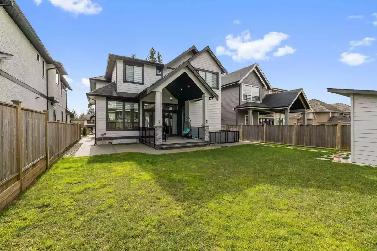 Fitness Center Photo Near 15689 106a Avenue, Surrey, BC