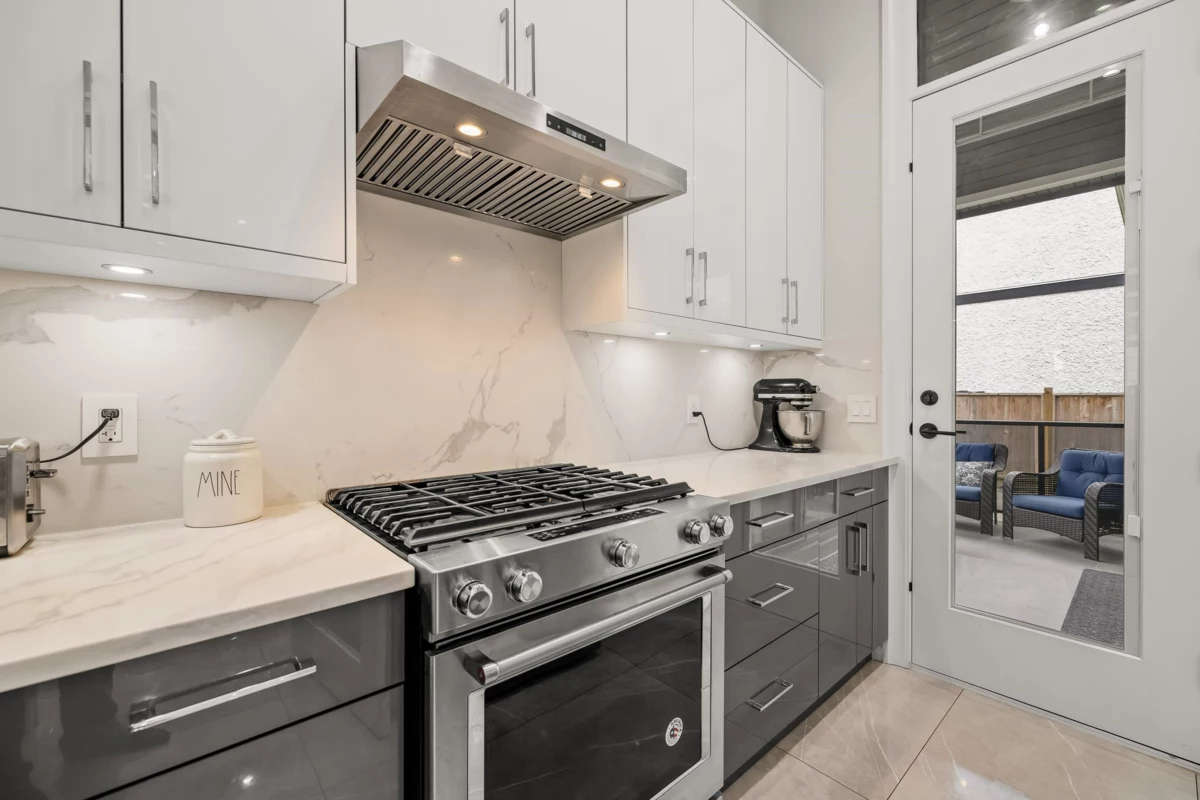 Guest Bathroom Photo of 15689 106a Avenue, Surrey, BC