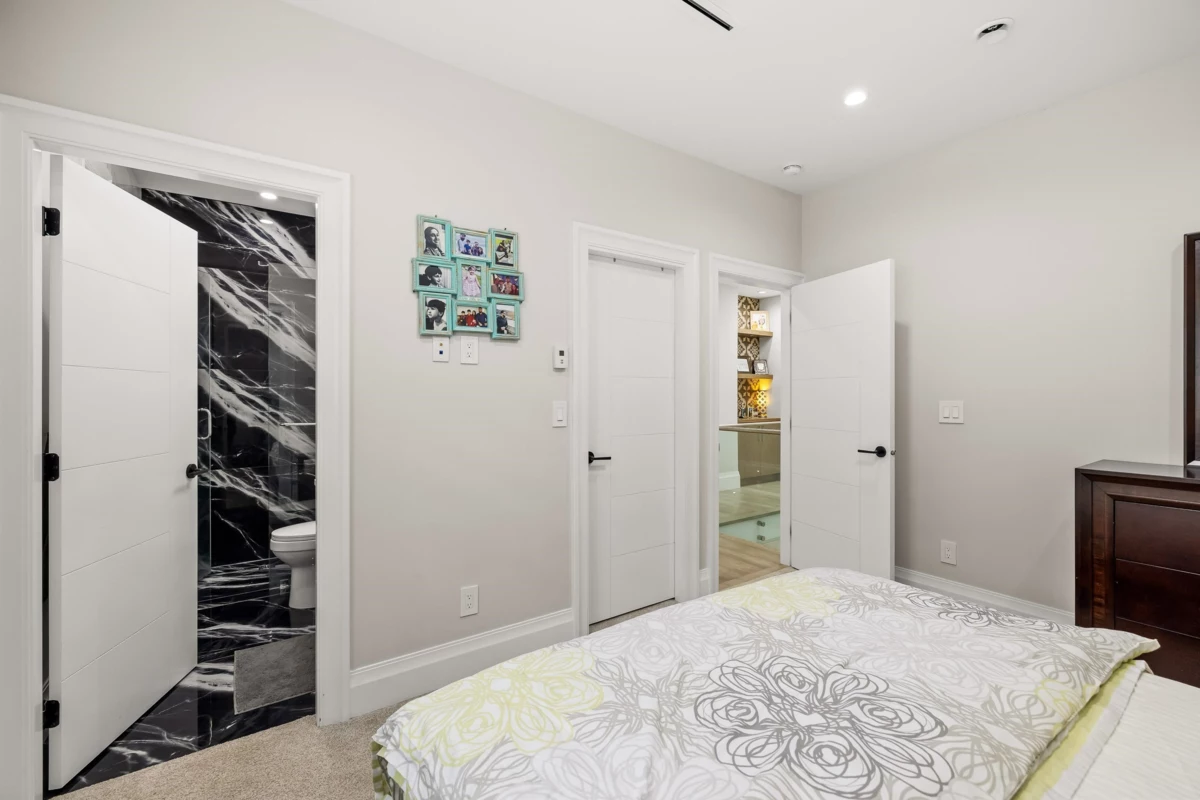 Hallway Photo of 15689 106a Avenue, Surrey, BC