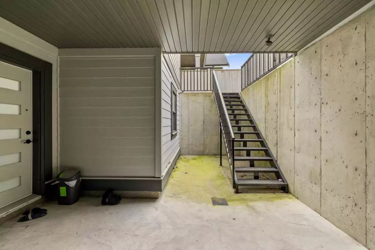 Hot Tub / Spa Photo of 15689 106a Avenue, Surrey, BC