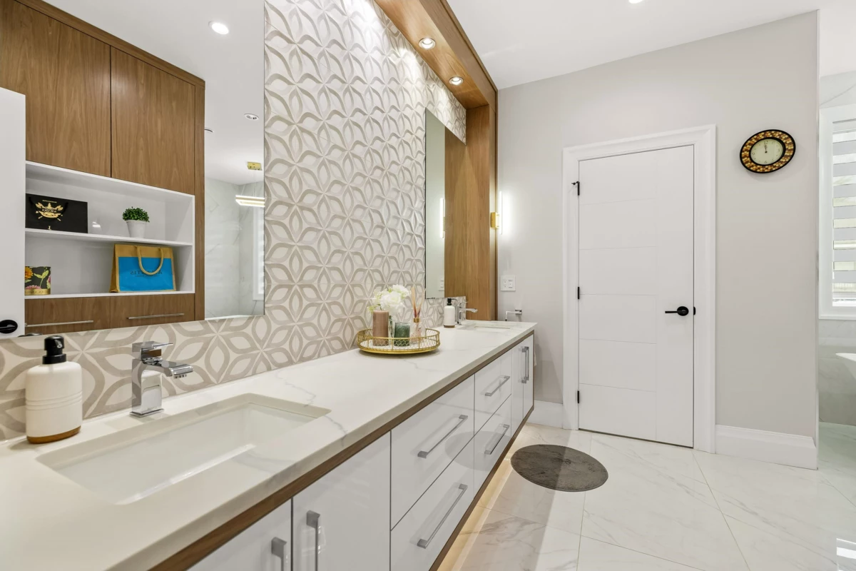 Laundry Room Photo of 15689 106a Avenue, Surrey, BC