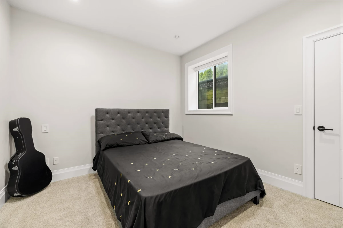 Swimming Pool Photo of 15689 106a Avenue, Surrey, BC