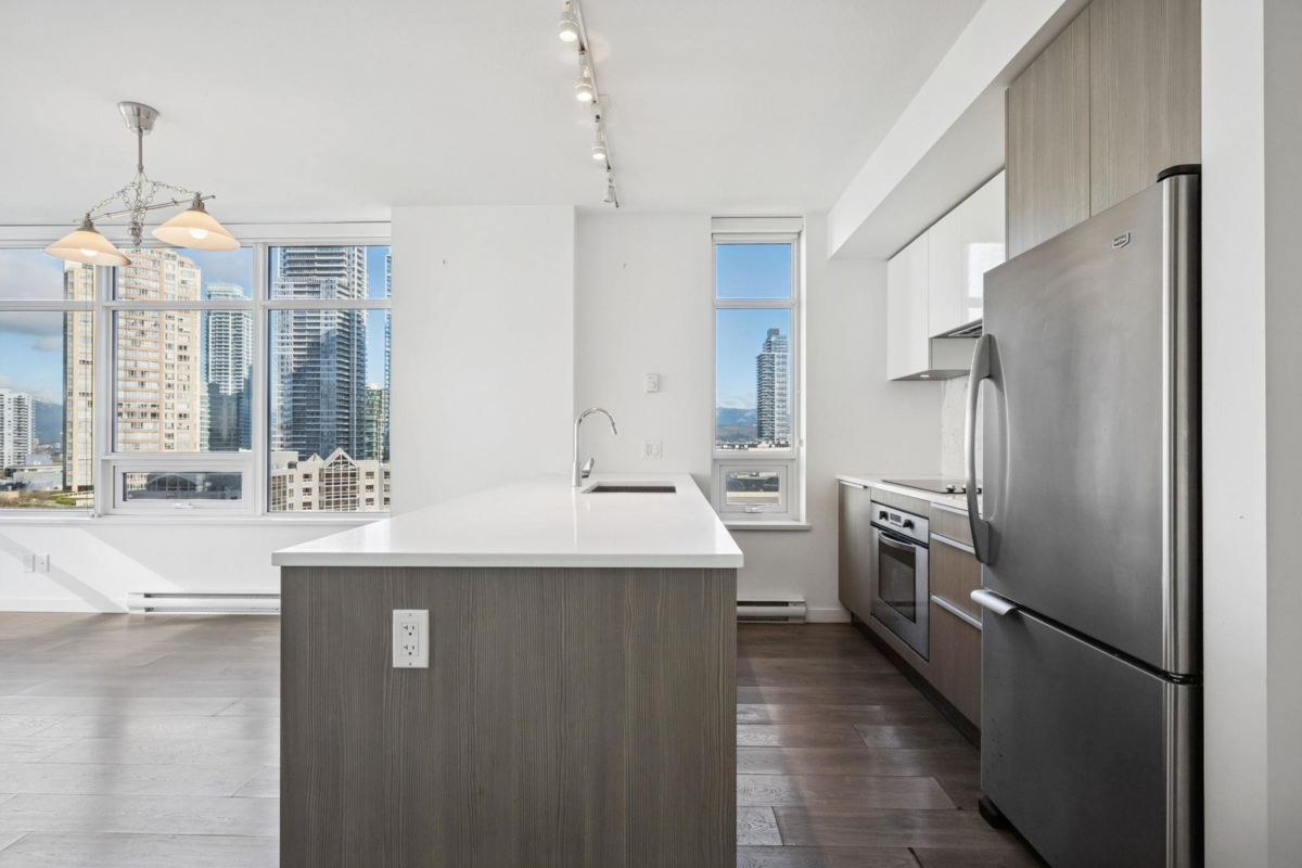 Kitchen Island Photo of 809 6461 Telford Avenue, Burnaby, BC