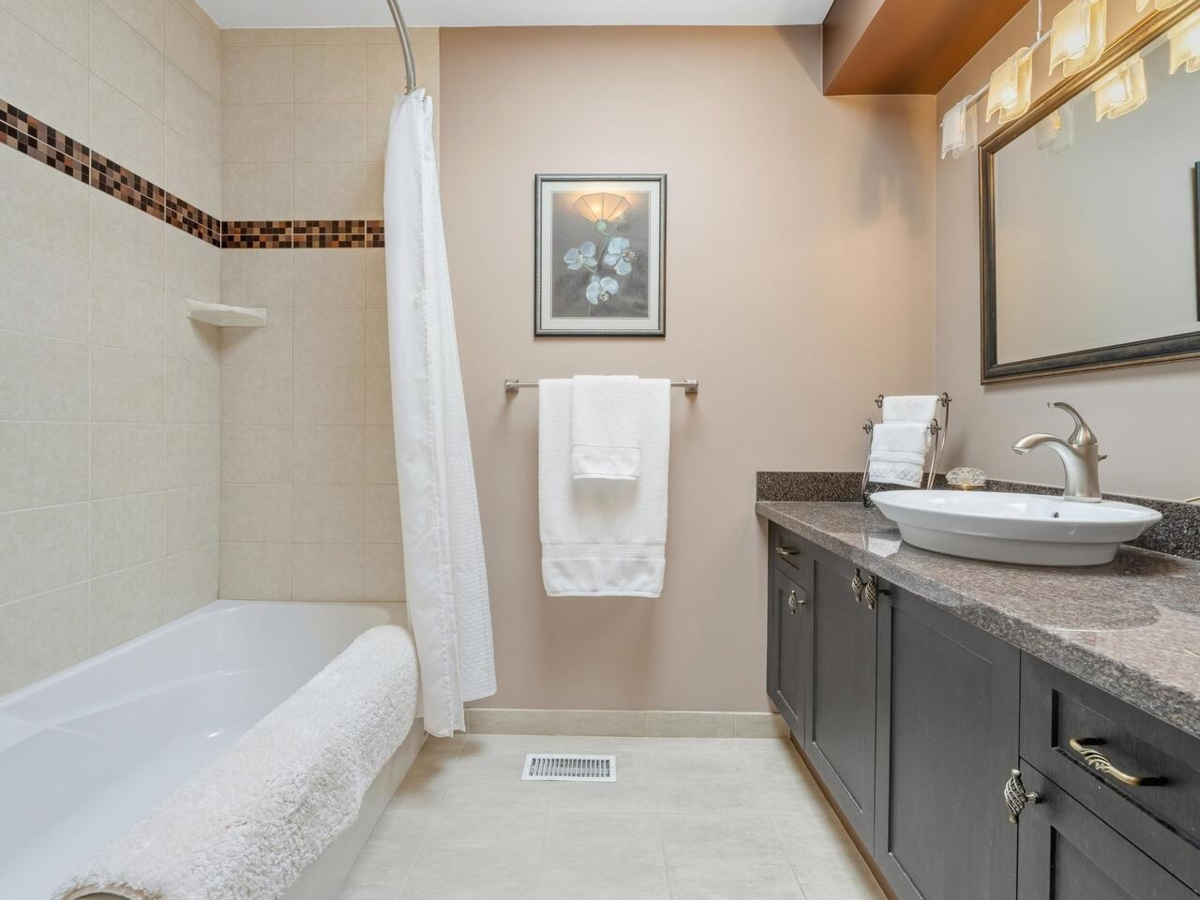 Entry Foyer Photo of 8355 Nelson Avenue, Burnaby, BC