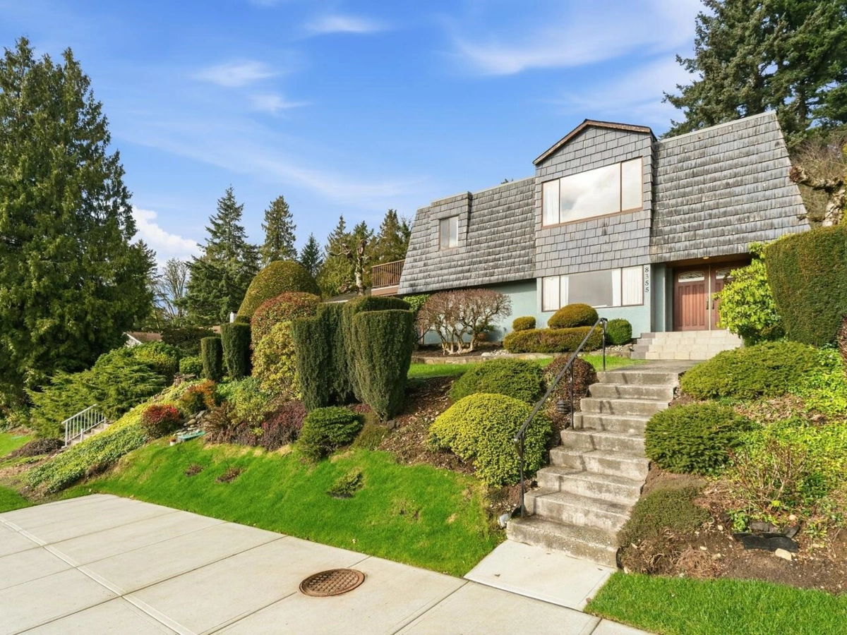 Garden / Landscaping Photo of 8355 Nelson Avenue, Burnaby, BC