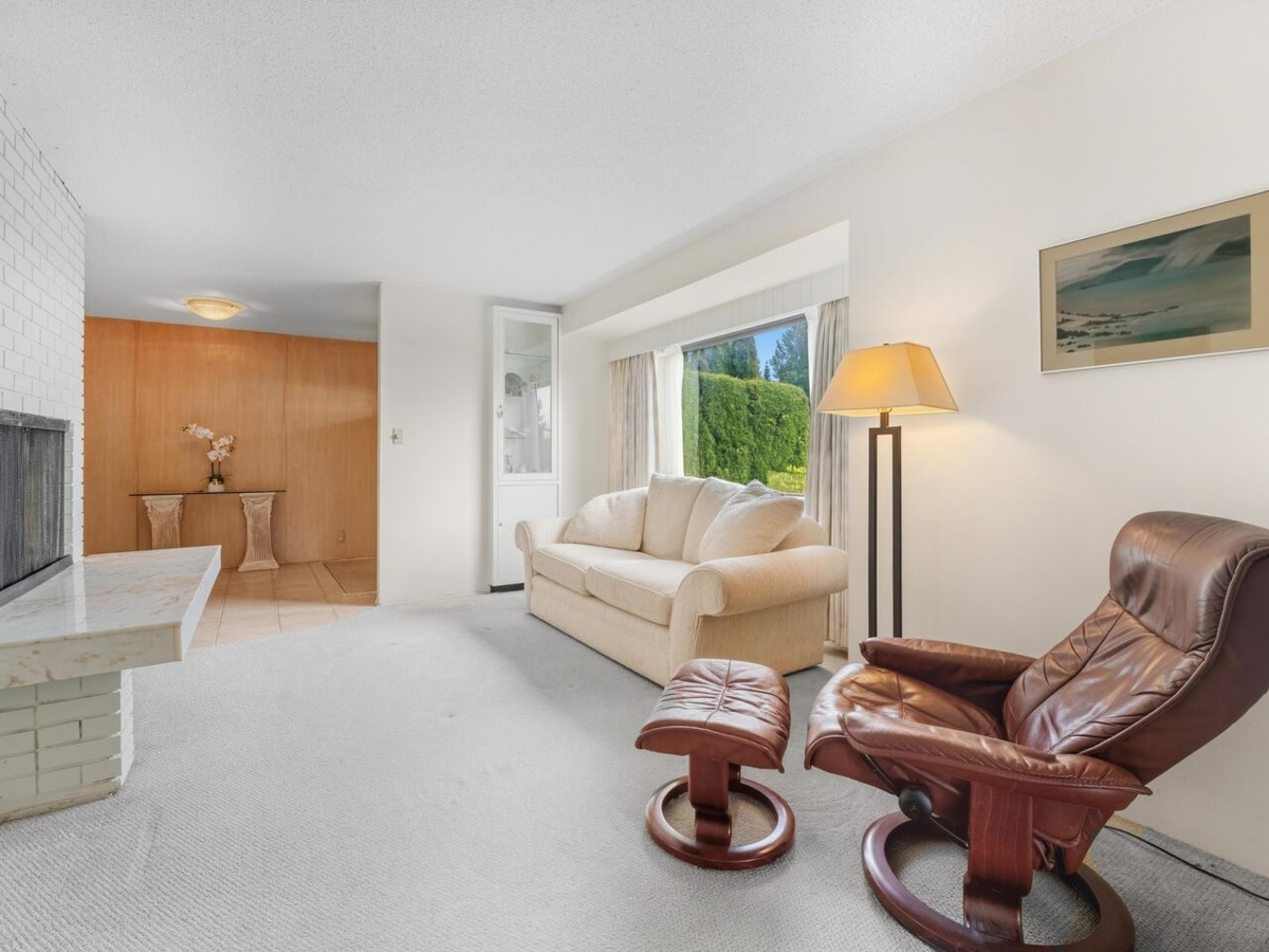 Primary Bathroom Photo of 8355 Nelson Avenue, Burnaby, BC