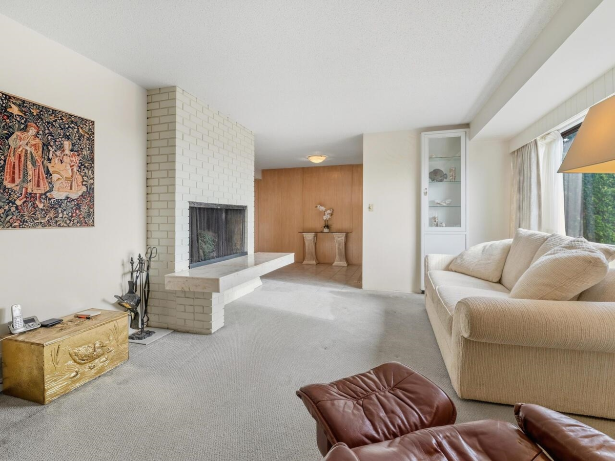 Walk-In Closet Photo of 8355 Nelson Avenue, Burnaby, BC