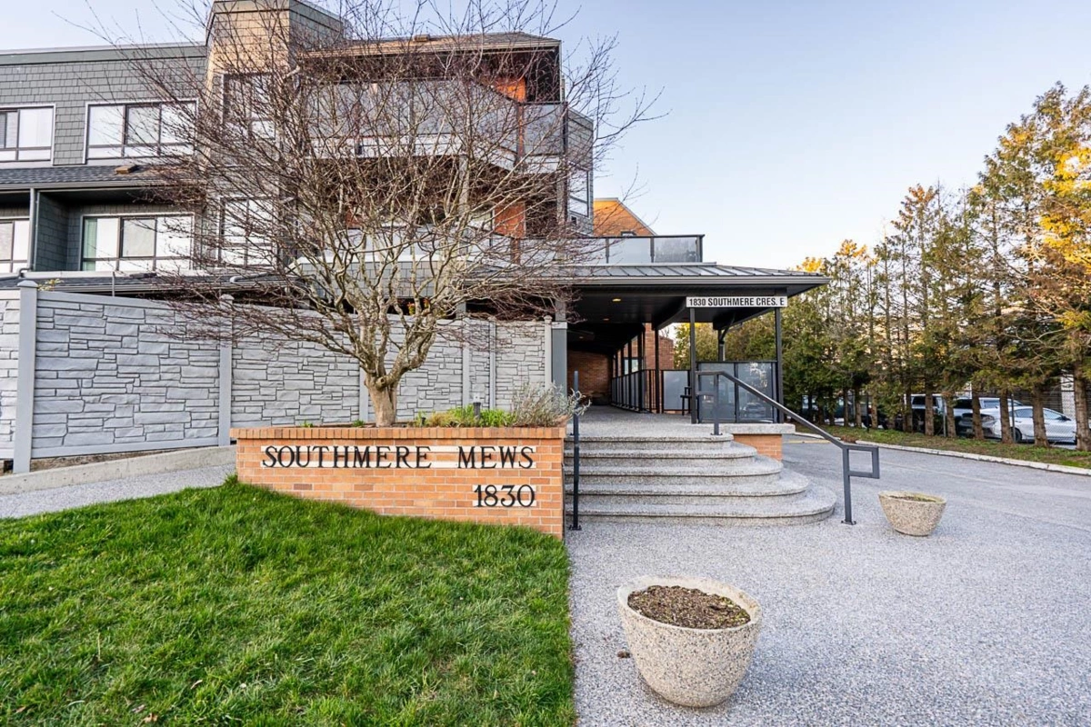 Backyard Photo of 313 1830 E Southmere Crescent, Surrey, BC