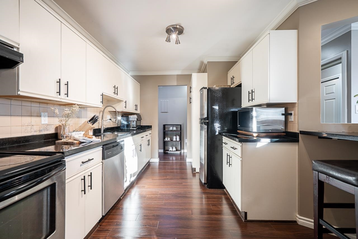 Dining Area Photo of 313 1830 E Southmere Crescent, Surrey, BC
