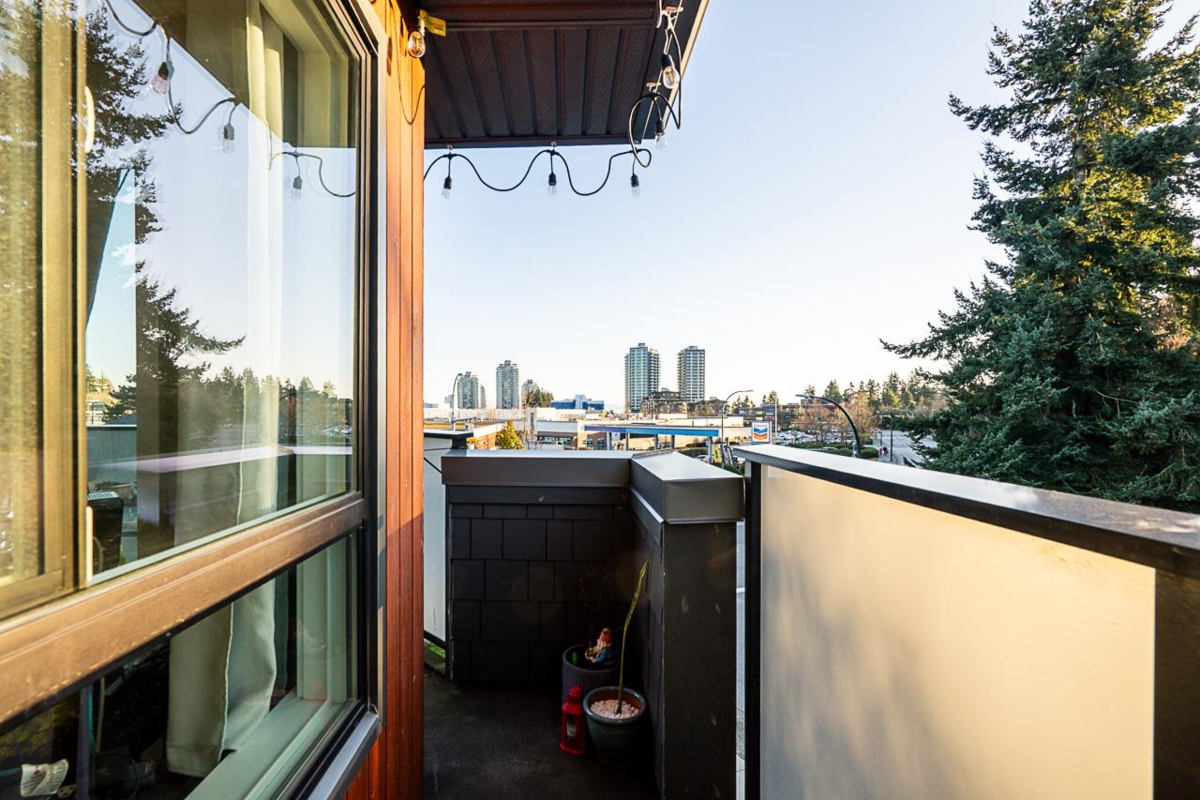 Entry Foyer Photo of 313 1830 E Southmere Crescent, Surrey, BC