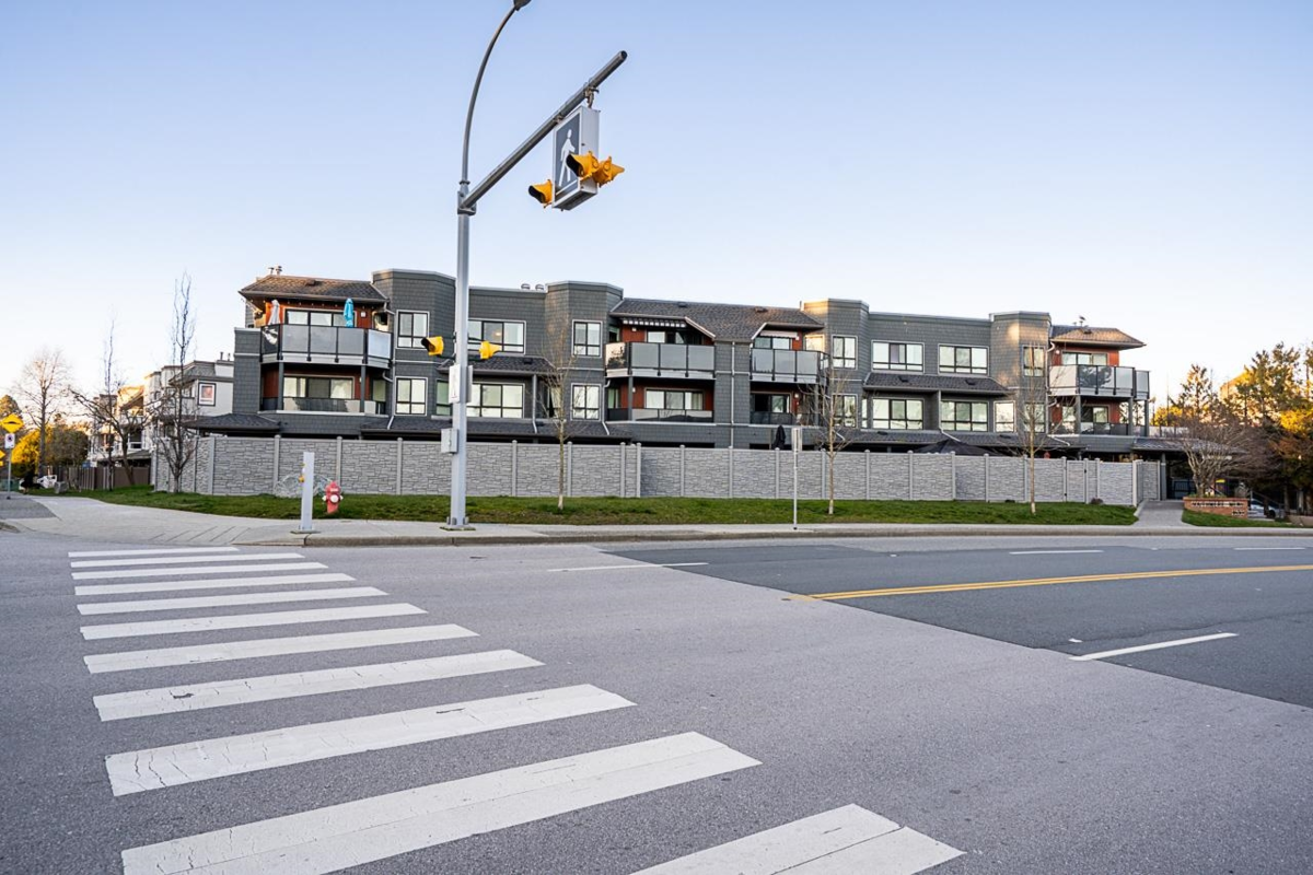 Front Yard Photo of 313 1830 E Southmere Crescent, Surrey, BC