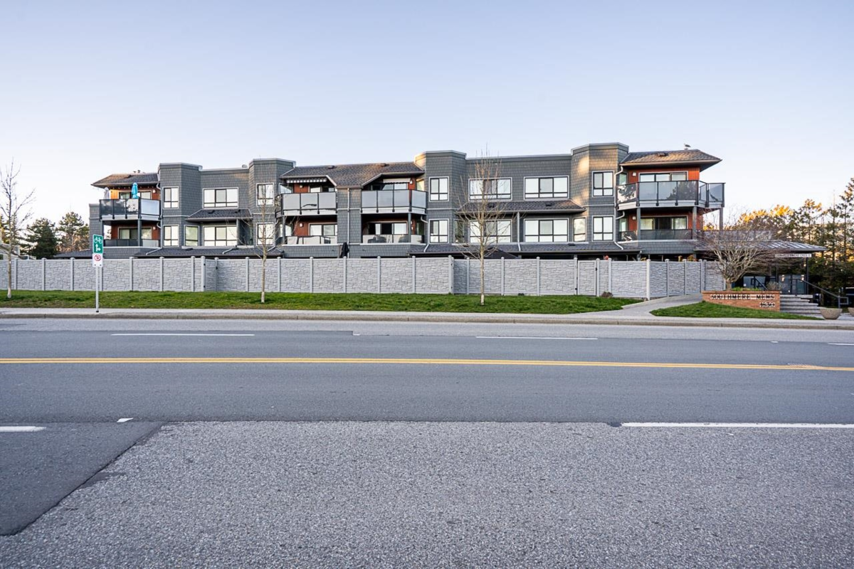 Garden / Landscaping Photo of 313 1830 E Southmere Crescent, Surrey, BC