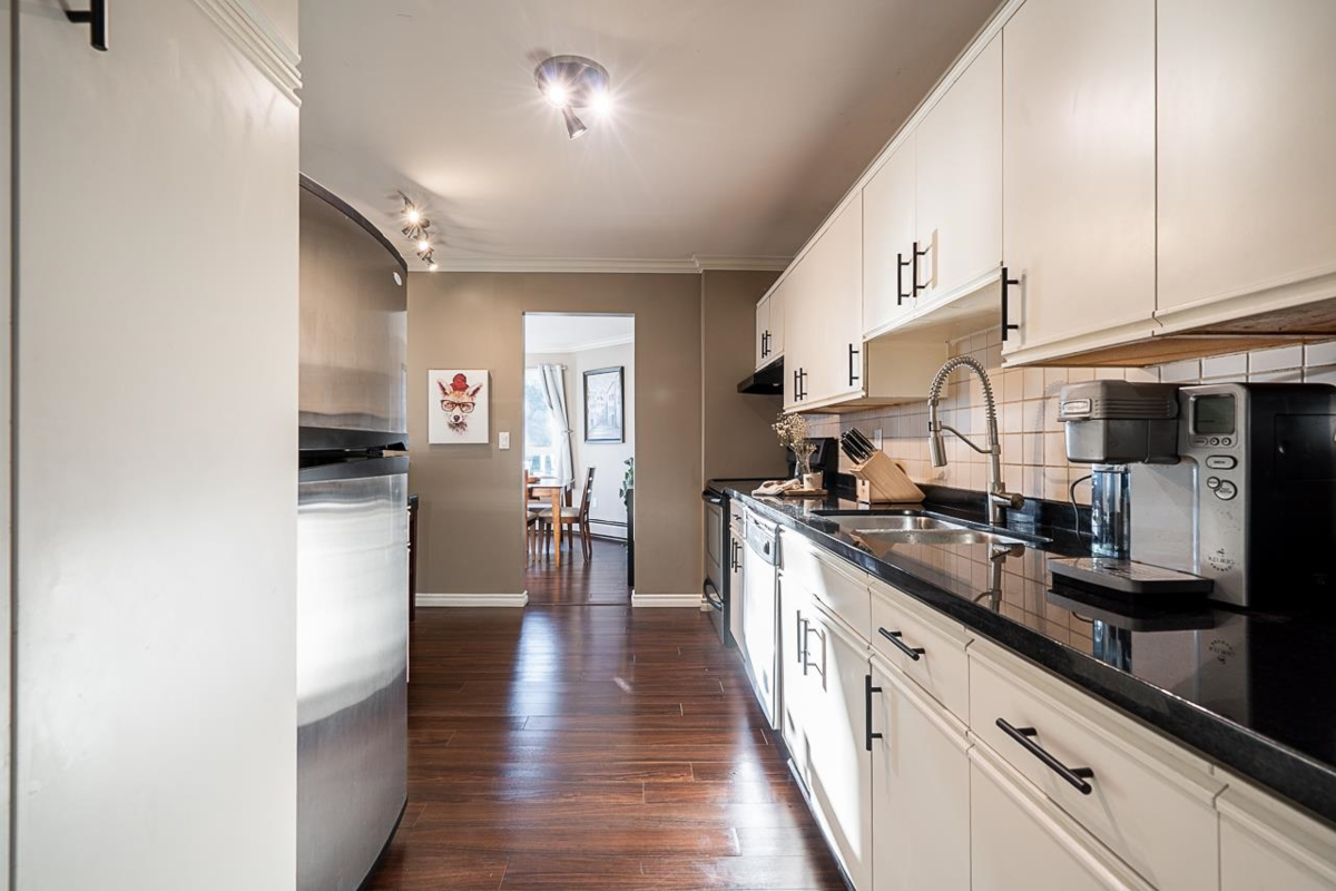 Kitchen Island Photo of 313 1830 E Southmere Crescent, Surrey, BC