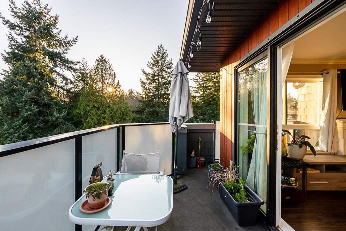 Mudroom Photo of 313 1830 E Southmere Crescent, Surrey, BC