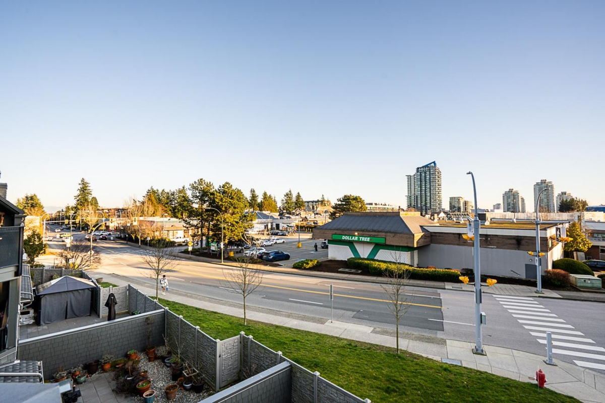 Outdoor Patio Photo of 313 1830 E Southmere Crescent, Surrey, BC
