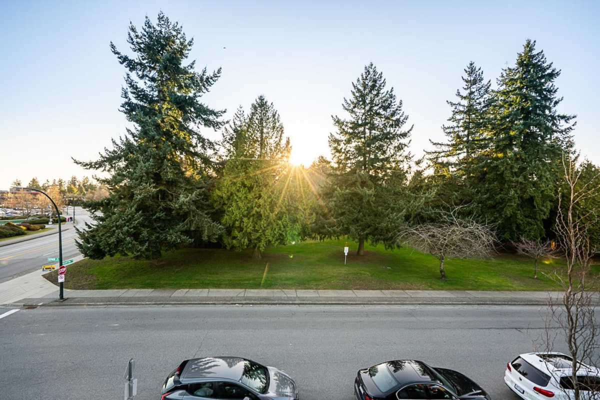 Staircase Photo of 313 1830 E Southmere Crescent, Surrey, BC