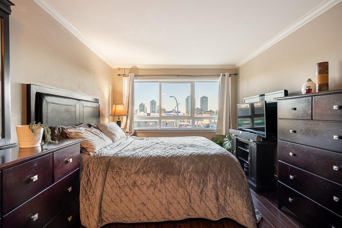 Walk-In Closet Photo of 313 1830 E Southmere Crescent, Surrey, BC