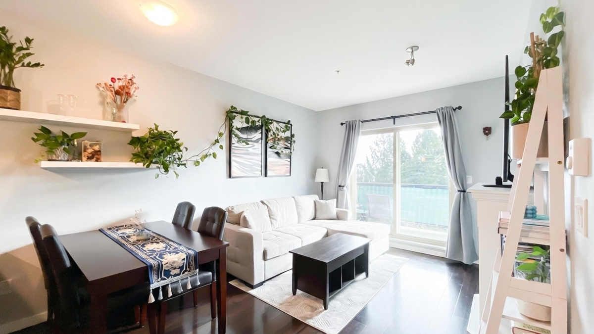 Family Room Photo of 308 22290 North Avenue, Maple Ridge, BC