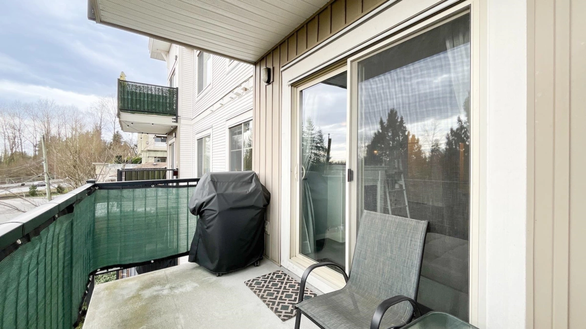 Guest Bathroom Photo of 308 22290 North Avenue, Maple Ridge, BC