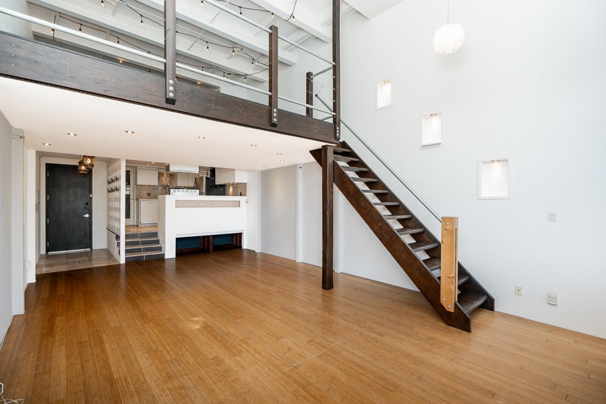 Entry Foyer Photo of 202 1850 Lorne Street, Vancouver, BC