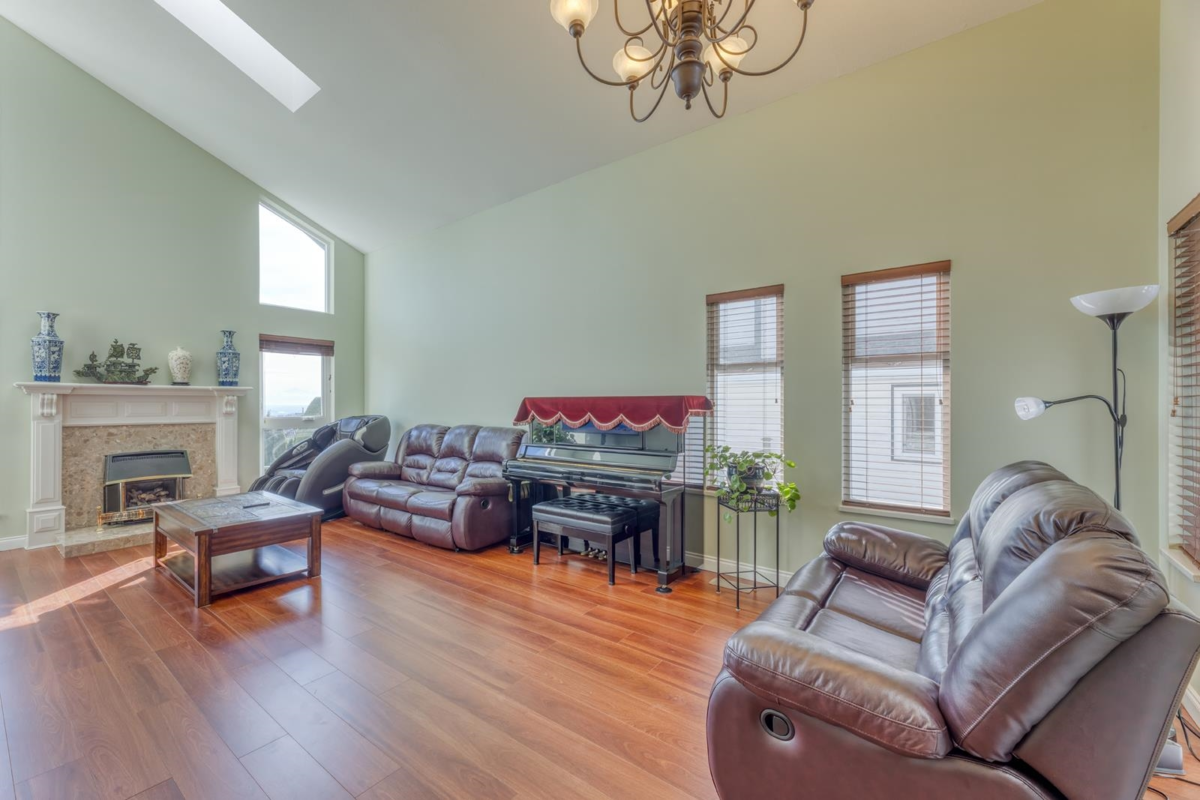 Dining Area Photo of 2750 Westlake Drive, Coquitlam, BC