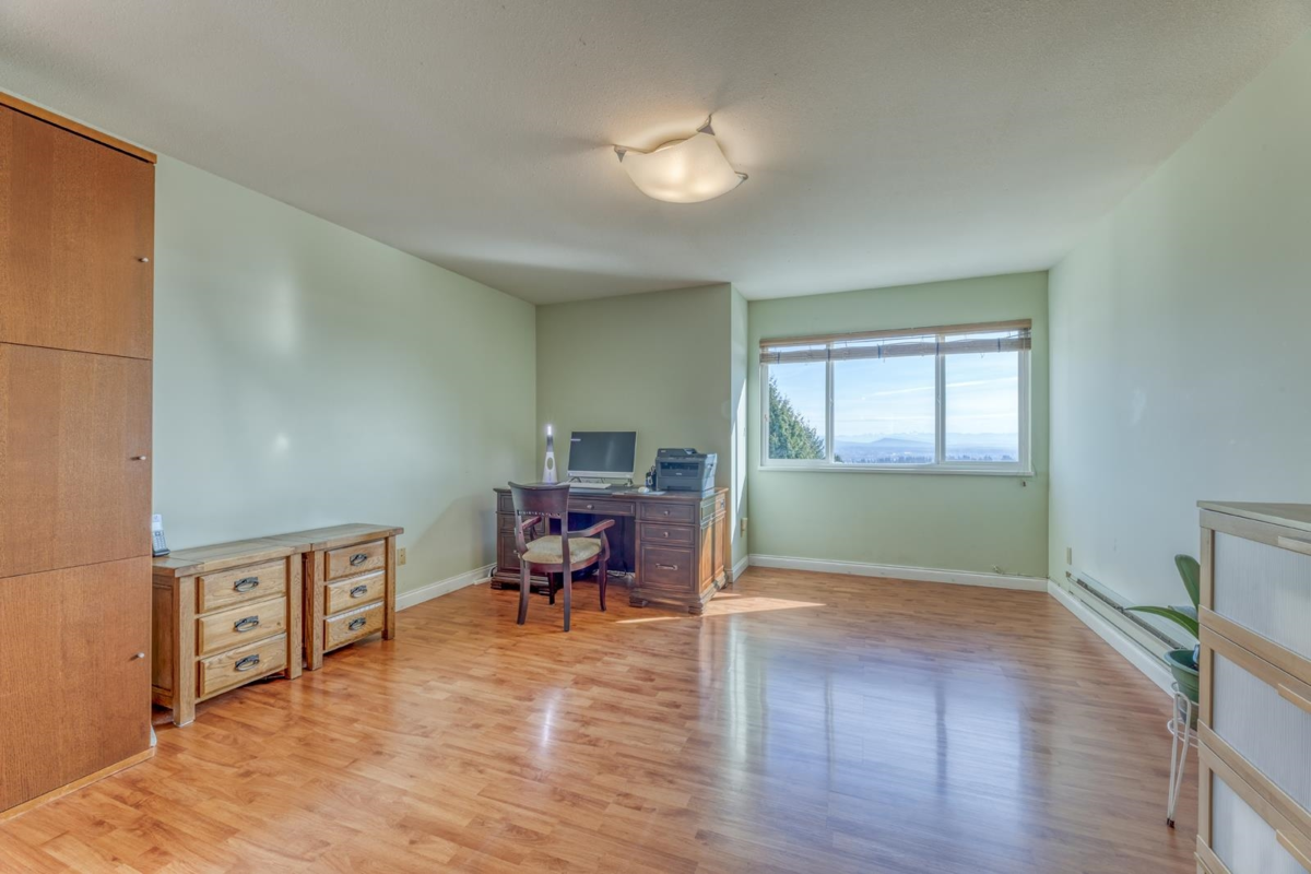 Guest Bathroom Photo of 2750 Westlake Drive, Coquitlam, BC
