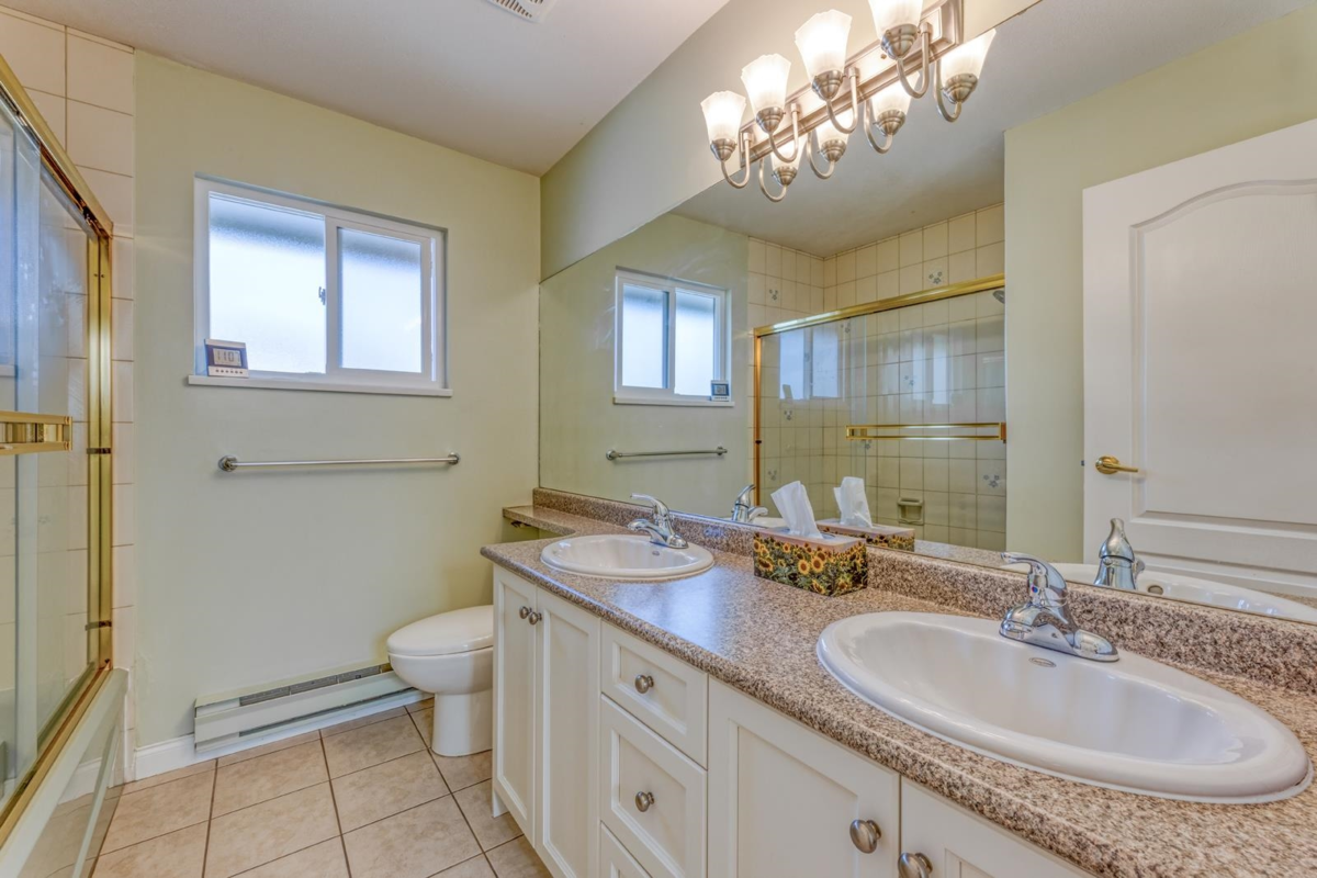 Hallway Photo of 2750 Westlake Drive, Coquitlam, BC