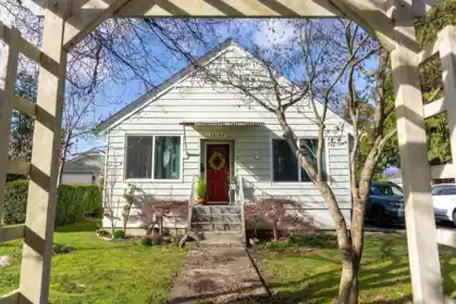 20283 Lorne Avenue, Maple Ridge, BC, Southwest Maple Ridge — 3 bed single family residence for sale