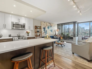 521 666 Leg In Boot Square, Vancouver, BC, Vancouver — Apartment/Condo for sale