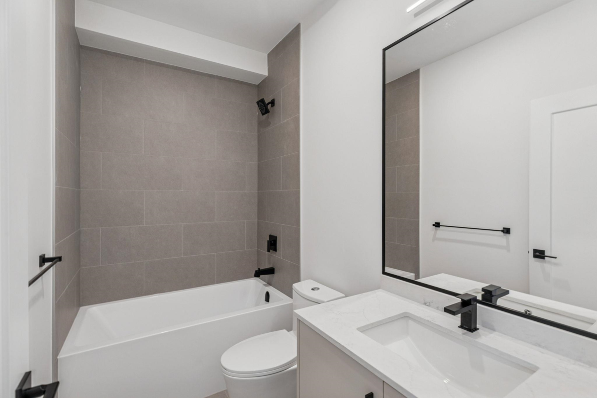 Entry Foyer Photo of 7 19667 55a Avenue, Langley, BC