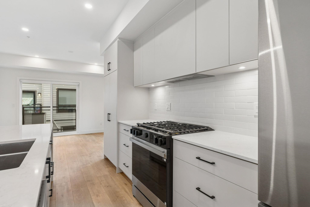 Guest Bathroom Photo of 7 19667 55a Avenue, Langley, BC