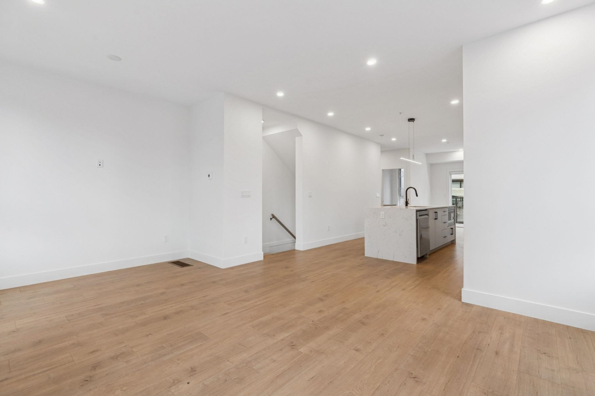 Kitchen Island Photo of 7 19667 55a Avenue, Langley, BC