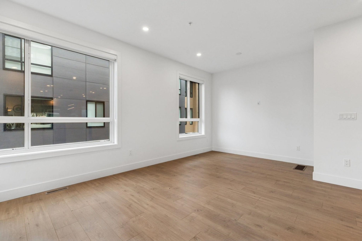Living Room Photo of 7 19667 55a Avenue, Langley, BC