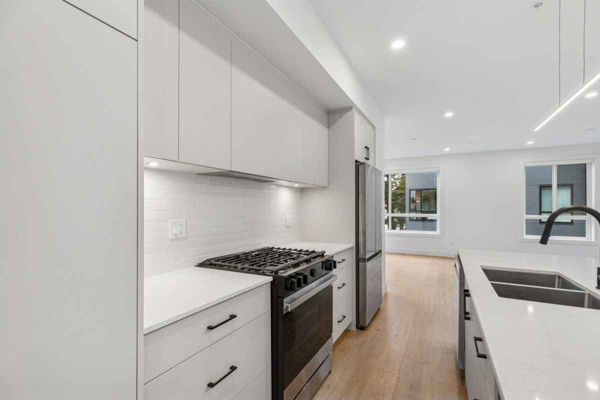 Walk-In Closet Photo of 7 19667 55a Avenue, Langley, BC