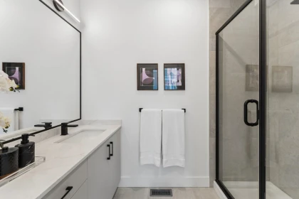 Guest Bathroom Photo of 7 19667 55a Avenue, Langley, BC