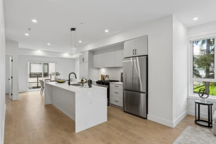 Kitchen Island Photo of 7 19667 55a Avenue, Langley, BC
