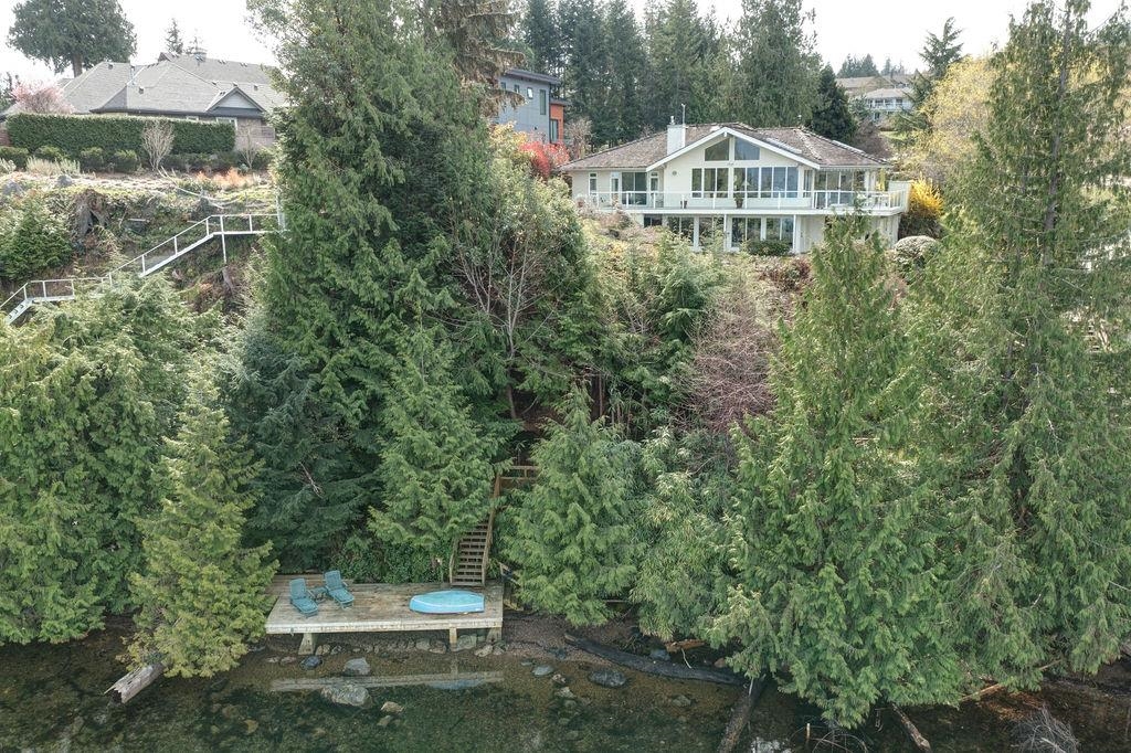 Family Room Photo of 6484 N Gale Avenue, Sechelt, BC