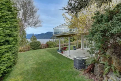 Breakfast Nook Photo of 6484 N Gale Avenue, Sechelt, BC