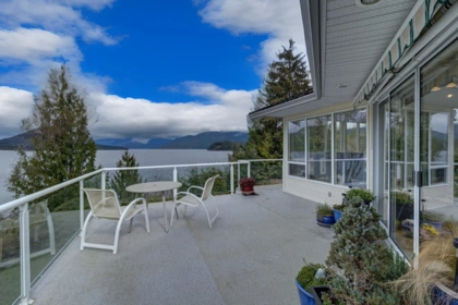 Kitchen Island Photo of 6484 N Gale Avenue, Sechelt, BC