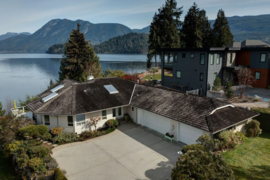6484 N Gale Avenue, Sechelt, BC