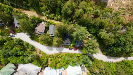 Front Yard Photo of 571 Roocroft Lane, Bowen Island, BC