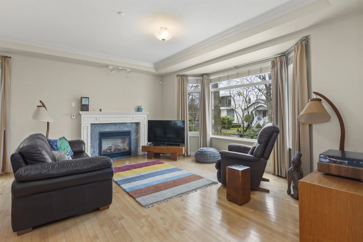 Dining Area Photo of 3472 W 13th Avenue, Vancouver, BC