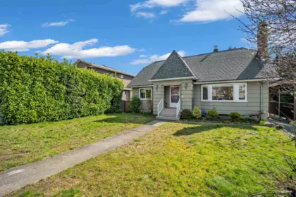 7758 15th Avenue, Burnaby, BC, Burnaby — Single Family Residence for sale