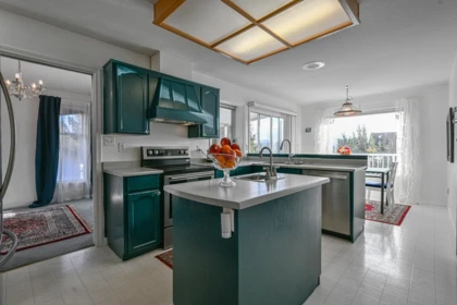 Kitchen Island Photo of 32948 10th Avenue, Mission, BC
